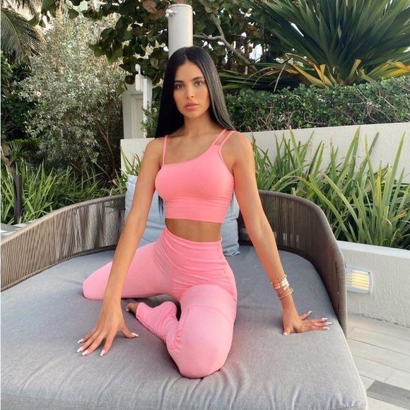 NWOT! Alo Yoga ‘Offset Bralette’ - Picture 5 of 10